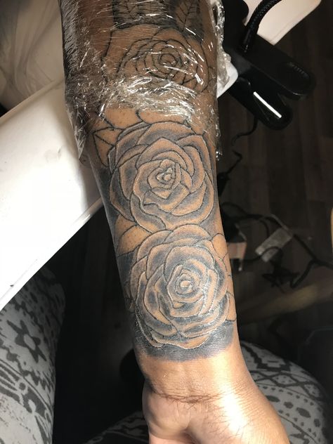 Black Roses design on dark skin Tattoo On Dark Skin, Black Rose Tattoo, Dark Skin Tattoo, Rose Tattoos For Men, Black Rose Tattoos, About Rose, Skin Images, Skeleton Hand Tattoo, Roses Design