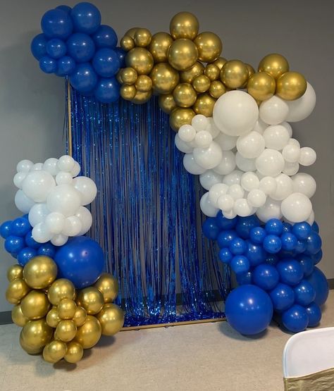 Royal Blue Centerpiece Ideas, Royal Blue And Gold Balloon Garland, Blue And Gold Prom Decorations, Royal Blue Prom Decorations, Royal Blue And Gold Birthday Party Ideas, Royal Blue And Gold Backdrop, Royal Blue And Gold Party Decorations, Royal Blue And Gold Decorations, White Gold Balloon Arch