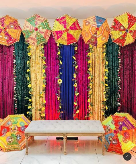 Lohri Function Decoration, Back Drop Decoration Ideas Indian, Sangeet Decor At Home, Dandiya Night Decoration Ideas, Holi Backdrop Ideas, Gangour Theme Decoration, Navratri Backdrop Ideas, Holi Decorations Ideas At Home, Gangaur Decoration