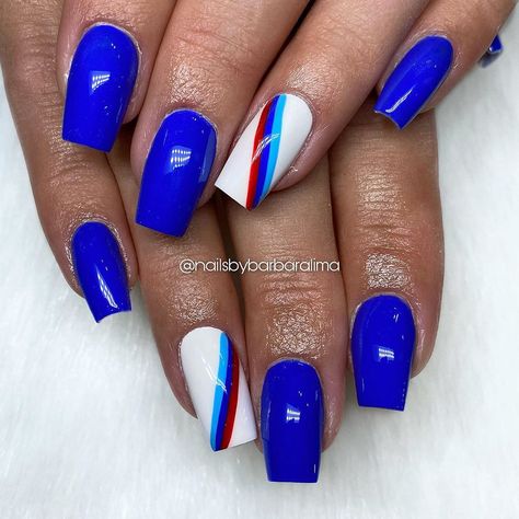 Blue Red Ombre Nails, Bmw Nails Design White, Red And Blue Nails Acrylic, Bmw Nails Art, Bmw Nails Design, Independence Nails, Blue And Red Nails, Barbara Lima, Race Nails