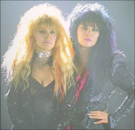 If you haven't seen Heart perform for Led Zeppelin check it out immediately! http://www.youtube.com/watch?v=YqiJ-MBVF4E Nancy Wilson Heart, Wilson Sisters, Elle King, Ann Wilson, Nancy Wilson, Heavy Metal Girl, Estilo Swag, Rocker Chick, Heart Band