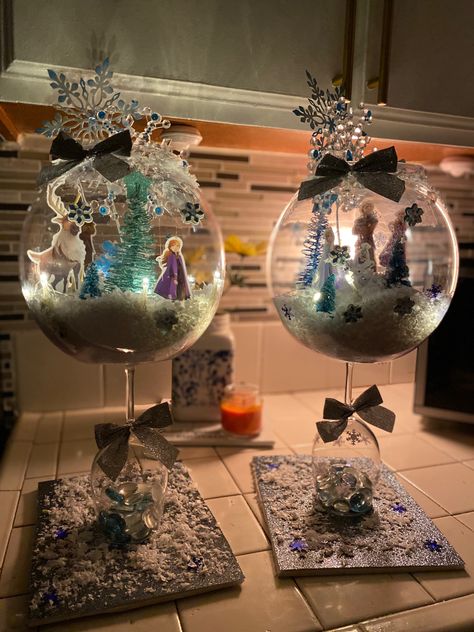 Elsa Centerpiece Ideas, Frozen Centerpiece Ideas Diy, Frozen Birthday Party Centerpieces, Princess Centerpieces Diy, Frozen Centerpiece Ideas, Frozen Birthday Centerpieces, Frozen Party Centerpieces, Disney Princess Centerpieces, Frozen Centerpieces