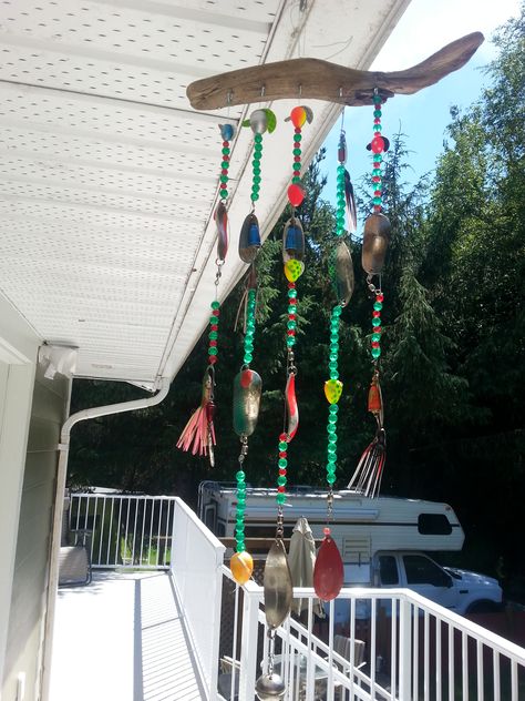 Dad's vintage fishing lures Fishing Lure Mobile, Fishing Camp Decor, Fishing Lure Windchime, Old Fishing Lures Crafts, Fishing Lure Crafts, Old Fishing Lures Display Ideas, Fish Room Ideas, Fishing Decor Ideas, Fishing Lure Decor