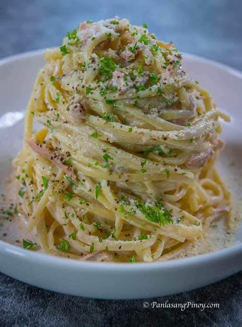 How to Cook Tuna Pasta Alfredo - Panlasang Pinoy How To Cook Tuna, Salad Options, Tuna Fish Recipes, Creamy Tuna Pasta, Great Salad Recipes, Pasta Recipes Alfredo, Pasta Alfredo, Fettuccine Alfredo Recipes, Tuna Pasta