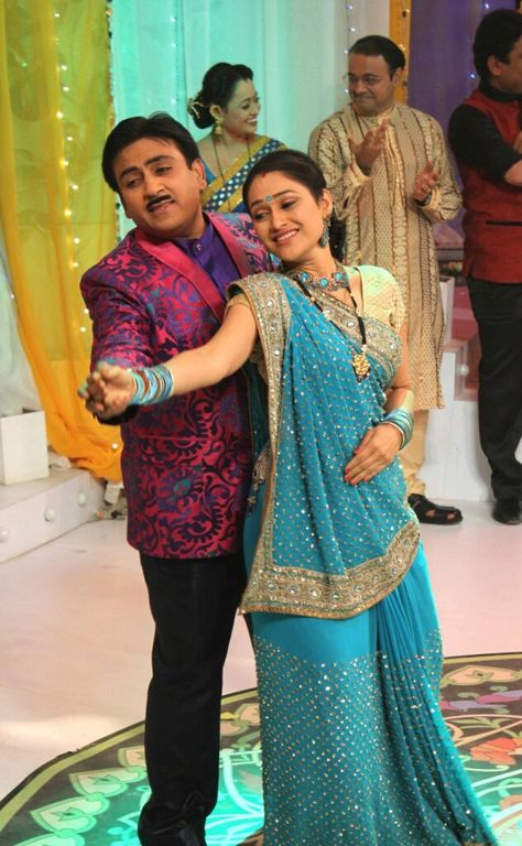 Every time Daya Ben And Jethalal Melted Our Hearts  https://www.iwmbuzz.com/television/photos/every-time-daya-ben-jethalal-melted-hearts/2019/10/17  #dayaben #jethalal #tmkoc #TaarakMehtaKaOoltahChashmah Jethalal And Daya Photo, Tmkoc Wallpaper Aesthetic, Tarak Mehta Ka Ulta Chashma Photo, Jethalal Photo, Tmkoc Wallpaper, Jethalal Daya, Tarak Mehta Ka Ulta Chashma, Disha Vakani, Natural Pic