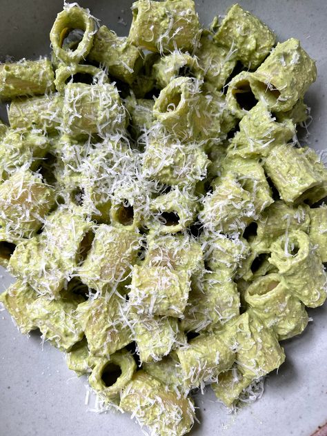 Healthy Pretty Food, Pesto Pasta Dinner, Pasta With Pesto Sauce, Pasta Entrees, Pasta With Pesto, Girl Lunch, Avocado Pesto Pasta, Pesto Pasta Recipe, Pasta Al Pesto