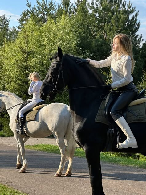 Royal Horse Riding Aesthetic, Horse And Girl Aesthetic, Rich Horse Girl Aesthetic, White Horse Aesthetic Royal, Horse Riding Aesthetic, Horsey Life, Hourse Ride Girl, Horse Riding Outfit, Cute Horse Pictures