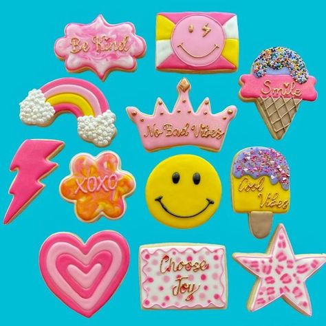 Preppy Birthday Party Cookies, Preppy Cookies Decorated, Preppy Birthday Cookies, Preppy Birthday Decorations, Y2k Cookies, Preppy Cookies, Threenager Party, Preppy Birthday, Babysitting Crafts