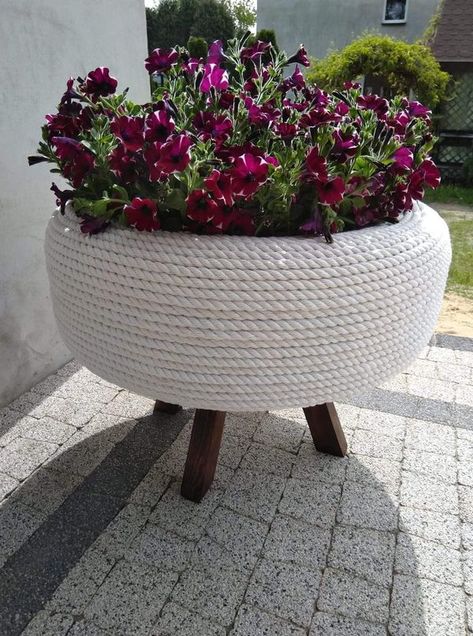 Tire Projects, Tire Garden, Tire Planters, Peach Recipes, Diy Furniture Decor, Pot Crafts, Garden Decor Projects, Garden Decor Ideas, Backyard Paradise