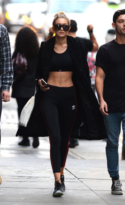 5 Times Gigi Hadid Won the Athleisure Game Chique Outfit, Gigi Hadid Style, Woman In Black, Athleisure Trend, Shiny Pants, Hadid Style, Black Clothing, Looks Black, Gym Style