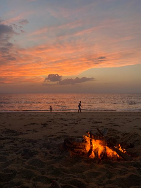 Bonfire On Beach Aesthetic, Beach Getaway Aesthetic, Campfire On Beach, Beach Campfire Aesthetic, Fall Beach Aesthetic, Beach Bonfire Aesthetic, Beach In Fall, Webcomic Ideas, Bonfire At The Beach