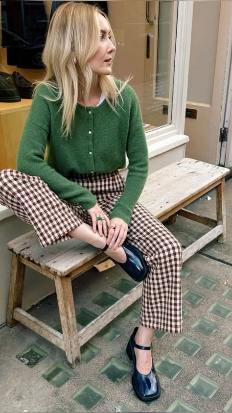 Work Outfit Trendy, Chic Work Outfit Winter, Autumn Semi Formal Outfits, Cool Feminine Style, Twee Outfits Pants, Fall Style Women 2024, Ballet Flat Outfits Fall, Quirky Autumn Outfits, Playful Fall Outfits