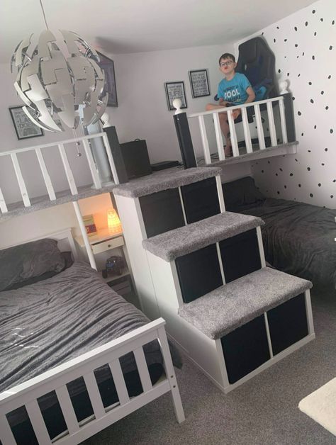 A SINGLE mum-of-four has built a loft in her children’s bedroom for just £250 – and she did it all herself, using second-hand materials including old decking and fence posts. Becky Alsop, 35, is mum to her four children – Beth, 16, Kaci, 14, Kayden, 10, and seven-year-old Freddie – who all live together in […] Gaming Loft, Loft Boards, Game Loft, Diy Beds, Kallax Shelving Unit, Gaming Bedroom, Beds Ideas, Son Bedroom, Simple Diy Projects