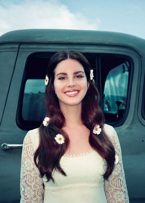 Lana Del Rey Photoshoot, Lana Del Rey Hair, Lana Del Rey Outfits, Rey Costume, Lana Del Rey Concert, Singer Costumes, Americana Aesthetic, Halloween Costumes Ideas, Trendy Halloween Costumes