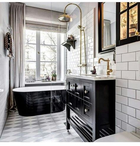 Black and White Bath Glamorous Bathroom, Unique Bathroom Decor, Tiled Bathroom, Black And White Bathroom, Primitive Bathrooms, Bad Inspiration, Bathroom Decor Apartment, Master Decor, Guest Bathrooms