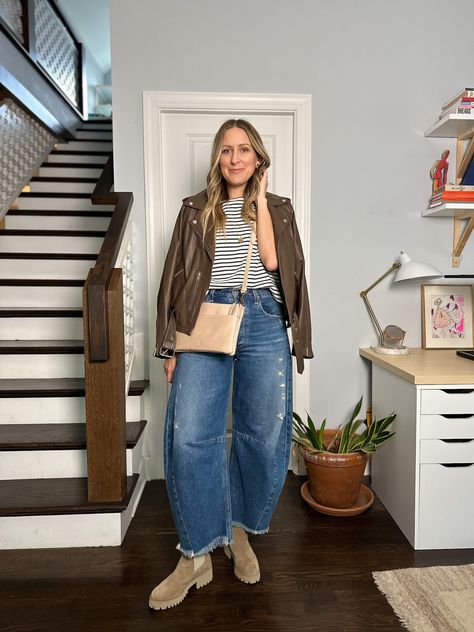 Frēda Salvador BROOKE Rain Resistant Boot: Review + Outfits - Michelle Tomczak Barrel Jeans With Boots, Barrel Jeans Outfit Summer, Chelsea Boots Outfit Fall, Moto Jacket Outfit Casual, Barrel Leg Jeans Outfit, Suede Moto Jacket Outfit, Barrel Jeans Outfit, Chic Outfits Fall, Moto Boots Outfit