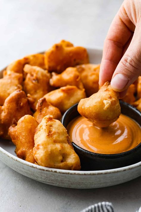 Cauliflower Recipes Pan Fried, Deep Fried Cauliflower Bites, Deep Fried Cauliflower Wings, Deep Fried Vegetables Batter, Deep Fried Cauliflower Batter, Deep Fried Cauliflower Recipes, Buffalo Wings Fried, Fried Cauliflower Recipes, Deep Fried Vegetables