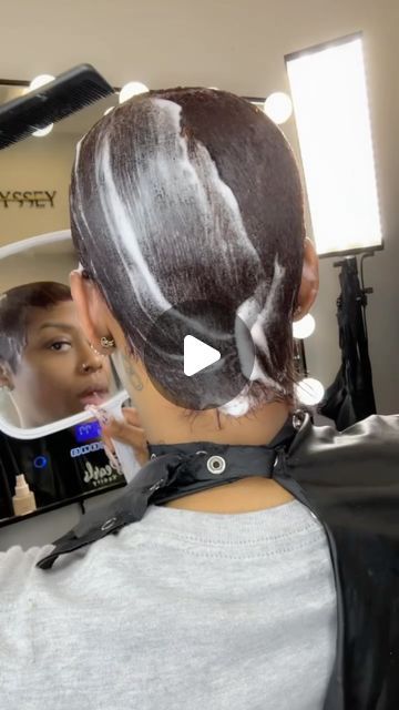 128K views · 3.9K likes | Candice Renee✂️ on Instagram: "Can you finger wave your own hair?  I use two different waving techniques, depending on the look I'm going for🌊🌊 Using @influancehaircare1  Sensitive Scalp relaxer system and Honey Almond styling foam sold at The Hair Odyssey Salon.  #itsthewave #fingerwavingmyownhair #explorepage #explore #houstonshorthairstylist #shorthairstylistinhouston #shorthairstylist  #fingerwavingmyownhair #fingerwaves #fingerwavestyle #fingerwaveshouston" Finger Waves For Black Women 4c Hair, How To Get Textured Waves, Diy Finger Waves, How To Do Finger Waves, How To Get Waves In Hair, Diy Finger Waves Short Hair, Soft Fingerwaves Short Hair, Diy Finger Waves Long Hair, Finger Waves Black Hair