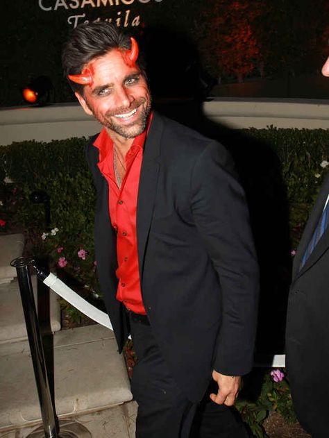 48 Halloween Costumes Celebrities Wore This Weekend - BuzzFeed Mobile Halloween Costumes Celebrities, Mens Halloween Costumes Diy, Men Costumes, Devil Makeup, Halloween Mode, Celebrity Men, Classic Halloween Costumes, Devil Halloween, John Stamos