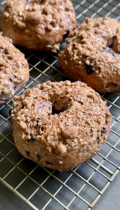 Bagels Flavors, Yogurt Bagels, Greek Yogurt Blueberry, Blueberry Crunch, Blueberry Bagel, Cinnamon Crunch, Healthy Blueberry, Bagel Recipe, Clean Eats