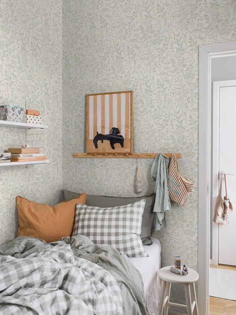 Kids Loft Bedroom, Cottage Girls Room, Playroom Aesthetic, Kids Bedroom Inspiration, Nursery Room Design, Green Nursery, Kids Room Inspiration, King Edward, Contemporary Wallpaper