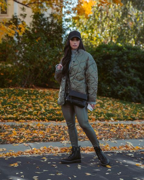 Olive Green Quilted Jacket Outfit, Olive Quilted Jacket Outfit, Outfit Combat Boots, Quilted Jacket Outfit, Green Quilted Jacket, Combat Boot Outfits, Olive Jacket, Jacket Outfit, Leather Leggings