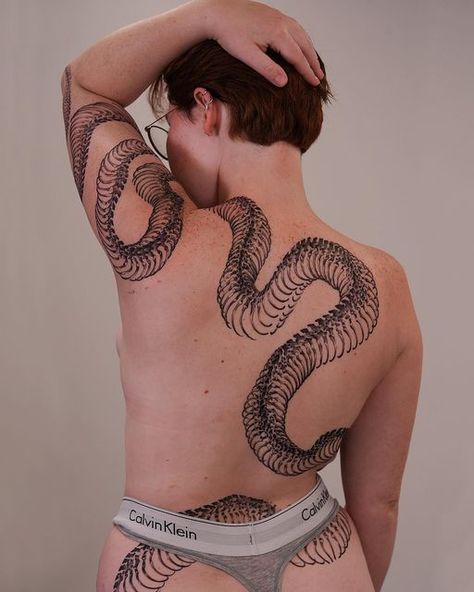 A Snake Tattoo, Black Snake Tattoo, Dr Tattoo, Snake Tattoo Design, Full Body Tattoo, Line Work Tattoo, Aesthetic Tattoo, Snake Tattoo, Black Ink Tattoos