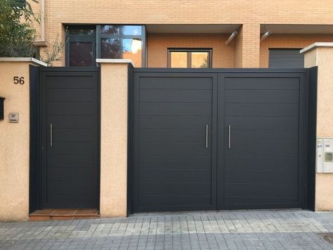 House Main Gates Design Iron, Gate Ideas For Home, Exterior Gate Design, Main Gate Design Entrance Iron Doors, Iron Gate Design Modern Entrance, Gates Design Modern, Home Main Gate Design, Modern Gate Design, Iron Main Gate Design