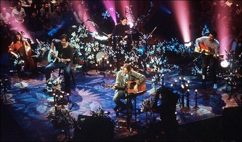 Nirvana: Unplugged in NY //soft acoustic instruments, lit candles, the profusion of white lilies :: to be used as a reference Kurt Cobain Unplugged, Montage Of Heck, Nirvana Mtv, Nirvana Mtv Unplugged, Nirvana Concert, Nirvana Unplugged, Frances Bean Cobain, Earth Hour, Mtv Unplugged