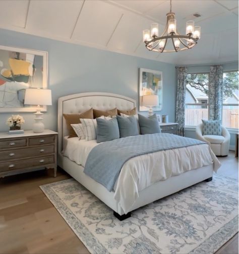 Coastal Grandmother Bedroom Aesthetic, Light Blue Bedroom Ideas, Coastal Guest Room, Modern Coastal Bedroom Ideas, Blue And Cream Bedroom, Light Blue Rooms, Costal Bedroom, Modern Coastal Bedroom, Light Blue Bedroom