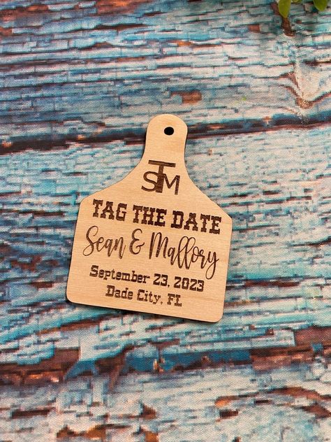 Save The Date Wedding Invitations Rustic, Boho Country Chic Wedding, Cow Tag Save The Date, Save The Date Western Ideas, Wedding Invitations Western Theme, Western Wedding Save The Dates, Simple Western Wedding Ideas, Western Wedding On A Budget, Rodeo Wedding Ideas