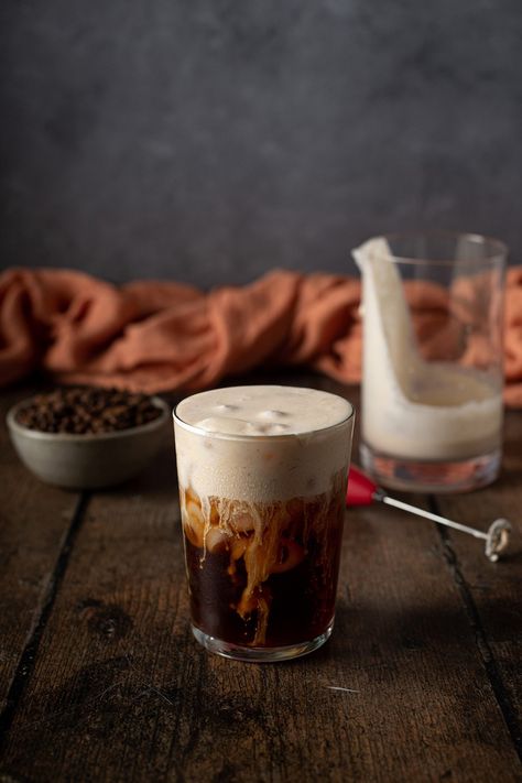 Cold Brew Cocktail, Starbucks Sweet Cream, Pumpkin Cream Cold Foam, Pumpkin Cold Foam, Cream Cold Foam, Cold Coffee Recipes, Making Whipped Cream, Starbucks Menu, White Chocolate Mocha