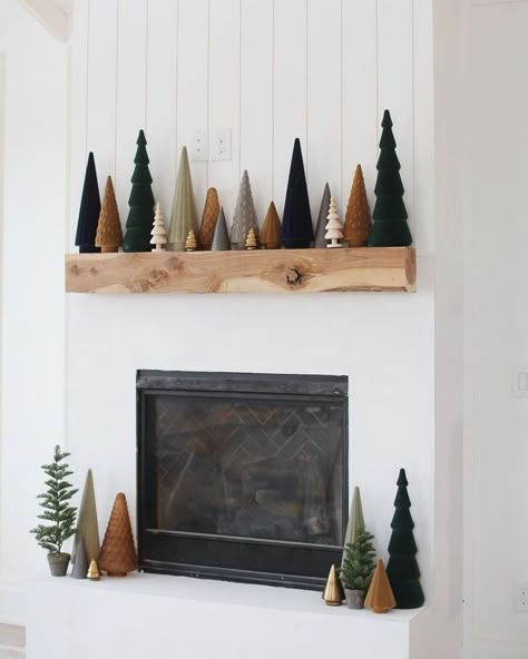 Merry Christmas Friends, Boho Christmas Decor, Mid Century Modern Christmas, Neutral Christmas Decor, Modern Christmas Decor, Christmas Decor Inspiration, Minimalist Christmas, Boho Christmas, Christmas Mantels