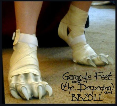 Look at these feet! If I can make these feet for the Wolf I'd be the happiest costumer on Earth :) Butterfly Warrior, Fursuit Making, Hair Horn, Fursuit Tutorial, Monster Makeup, Costume Carnaval, Costume Tutorial, Dragon Costume, Cosplay Tutorial