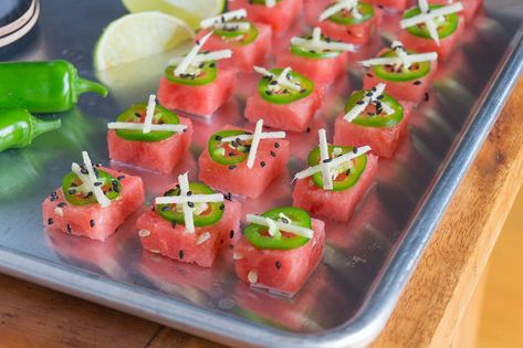 Watermelon Sashimi for Summer! A Sweet and Spicy Party Appetizer! | WATERMELON | APPETIZER | HEALTHY | SNACK | FRUIT | Recipe at OatandSesame.com Watermelon Sashimi, Watermelon Sushi, Watermelon Appetizer, Appetizer Healthy, Sashimi Recipe, Fruit Sushi, Dessert Sushi, Fruit Recipe, Healthy Afternoon Snacks