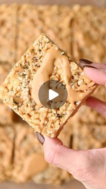 @veganchallenge4u on Instagram: ""GET The Complete Plant Based Cookbook - Over 200+ Delicious Vegan Recipes Including 30-day Meal Plans" =>> LINK IN BIO 🔗 @veganchallenge4u Peanut Butter Hemp Crispy Treats By @Terianncarty INGREDIENTS 1 cup peanut butter (runny and organic —plus more for topping) 7 tbsp maple syrup (organic and local) 1 tsp vanilla 2 tbsp coconut oil pinch of salt (plus more for topping) 4 cups puffed rice ¼ cup hemp seeds (plus more for topping) INSTRUCTIONS Place parchment in an 8/8 pan. In a microwaveable bowl (or stove top) place peanut butter, syrup and oil. Microwave until mixture is melted (30 seconds is all it takes), add in vanilla & salt and stir. In a large bowl place crispy rice. Pour peanut butter mixture over puffed rice and stir. Add in hemp seeds and m Protein Rice Crispy Treats, Peanut Butter Syrup, Protein Rice, Vanilla Salt, Rice Crispy Treat, Butter Syrup, Healthy Protein Snacks, Super Snacks, Healthy Bars