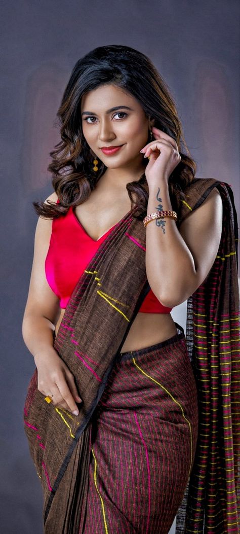 Anju Kurian, Trending Saree, Indian Sari Dress, Women Photography, Beautiful Dresses Short, God Illustrations, Beautiful Smile Women, Beautiful Saree, Indian Beauty Saree