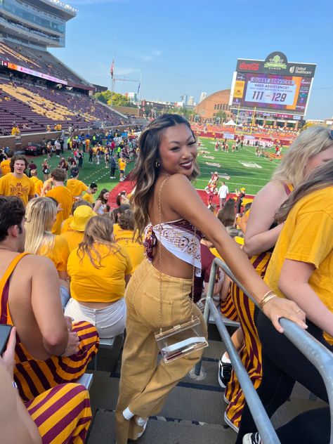 University of Minnesota #gameday #collegegameday #collegefootball #unniversityofminnesota #football University Of Minnesota Game Day Outfits, Row The Boat, College Gameday Outfits, College Game Days, College Decor, University Of Minnesota, Gameday Outfit, College Life, College Football