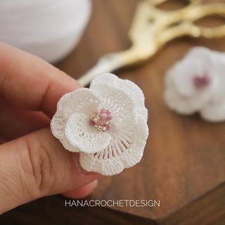 Diy Earrings Tutorial, Crochet Necklace Pattern, Pillow Patterns, White Flower Earring, Gift Flowers, Crochet Brooch, Crochet Flowers Free Pattern, Crochet Jewelry Patterns, Crochet Earrings Pattern