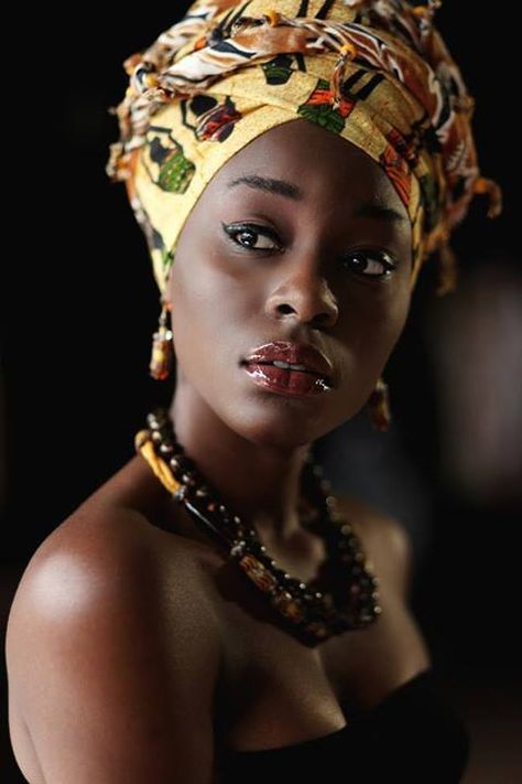 My Black is Beautiful #Beautiful African Woman Photography, Woman Pose, Costume Noir, Photo Woman, Ghanaian Fashion, Afrikaanse Mode, African Head Wraps, Nigerian Styles, African Queen