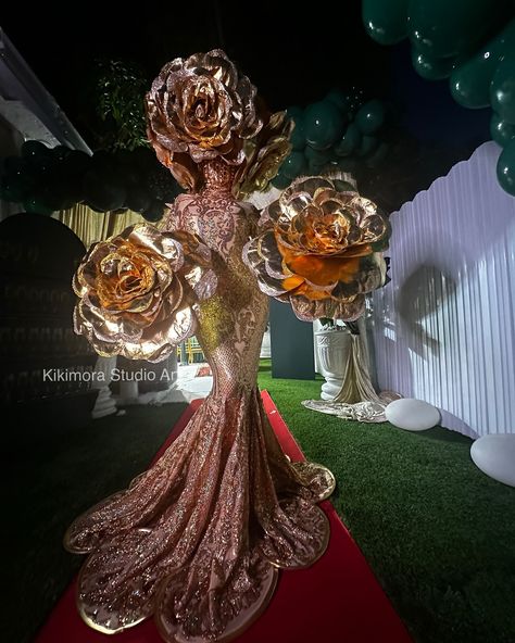 🌹✨ Behold the Gold Living Rose™ by Kikimora Studio®, where artistry blooms into a spectacle of timeless elegance. Each petal, kissed by sunlight, whispers tales of opulence and grandeur, embodying the essence of luxury. Perfect for lavish events, luxury galas, and opulent weddings, our Gold Living Rose transforms any occasion into an ethereal experience. 🌟 Step into a world where dreams are sculpted in gold, and every moment is a dance of light and shadow. Discover the magic that only the G... Kikimora Studio, Opulent Wedding, Gold Living, Red Peach, Guest Experience, Studio Design, Studio Art, Fantasy Clothing, Peach Pink