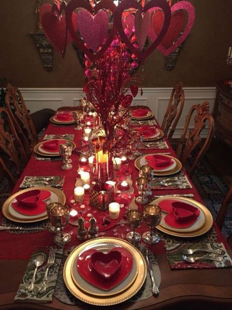 Valentine Table Settings, Valentine Dinner Table Setting, Valentines Day Table Setting, Valentines Table Setting, Valentines Day Tablescapes, Romantic Dinner Tables, Romantic Dinner Setting, Aesthetic Valentines Day, Valentine Day Table Decorations