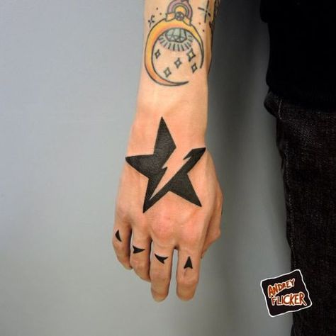 Black Star Tattoo, Blitz Tattoo, Star Tattoos For Men, Bolt Tattoo, Tattoo On Hand, Shiva Tattoo Design, Star Tattoo Designs, Forearm Tattoo Design, Star Tattoo