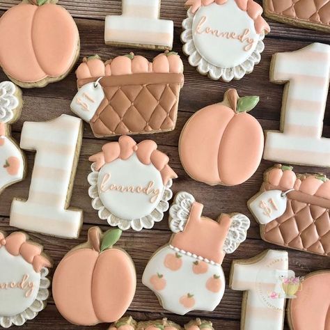 Peach First Birthday Cookies, One Sweet Peach Birthday Cookies, Peach Decorated Cake, One Sweet Peach Cookies, Peach Cookies Decorated, Peach Baby Shower Cookies, One Sweet Peach Birthday, Royal Cookies, Kelsey Rose