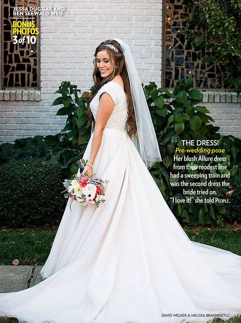 Jessa's wedding dress! Jessa Duggar Wedding Dress, Jessa Duggar Wedding, Wedding Gowns Princess, Wedding Dresses Short Sleeves, Jessa Duggar, Modest Bridal Dresses, Wedding Gown Princess, Gowns Princess, Duggar Wedding