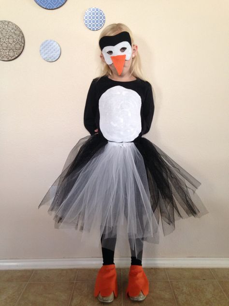 Homemade penguin costume. Pinguin Costume, Diy Penguin Costume, Diy Penguin, Penguin Day, Penguin Costume, Penguin Party, Bird Costume, Diy Costumes Kids, Christmas Play