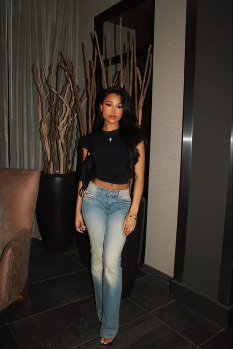 Cute Shirt And Jeans Outfit, Jeans N Heels Outfit, Heels And Jeans Outfit Black Women, Birthday Outfit With Jeans And Heels, Bf Birthday Dinner Outfit, Jean And Corset Outfit, Clubbing Outfits With Pants, Jeans With Corset Outfit, Jumpsuit Outfit Jeans