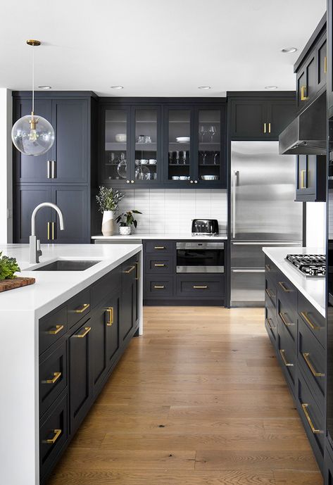 Kitchen With Black Cabinets, Oasis Decor, Kabinet Dapur, Desert Oasis, Kitchen Design Decor, Kitchen Room Design, Black Cabinets, Kitchen Inspiration Design, Kitchen Cabinet Design