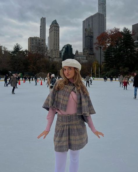 Grace Foley, Xoxo Gossip Girl, Have A Holly Jolly Christmas, Xoxo Gossip, Parisian Lifestyle, Holly Jolly Christmas, Vogue Beauty, Jolly Christmas, Nyc Trip