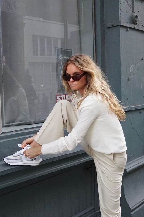 Claire Rose Cliteur, Claire Rose, Trainers Outfit, Prep Style, Timeless Classic Style, Popsugar Fashion, Autumn Street Style, Sneakers Outfit, Athletic Fashion